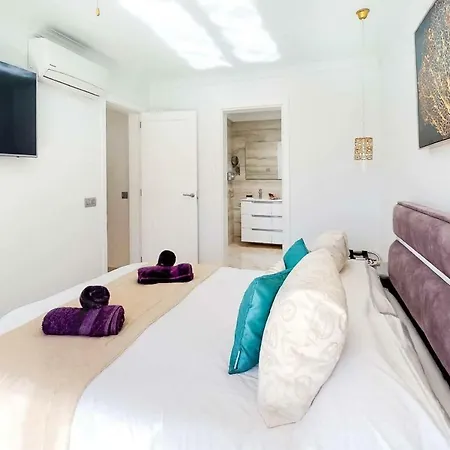 فيلة Puerto Del Carmen Sleeps 6 Pool Air Con Wifi *